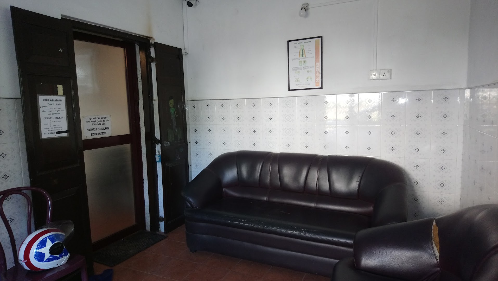 Waiting area with seating inside the clinic