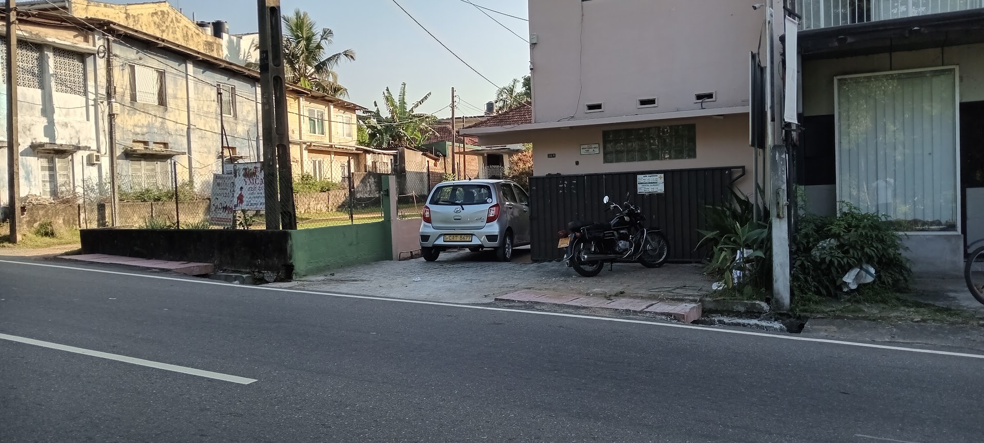 Roadside view of the clinic entrance on Old Kesbewa Road